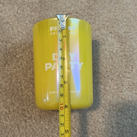 Yankee Candle Friday Collective Day Party Single Wick Scented Candle - Picture 5 of 6